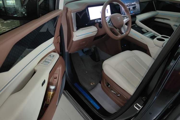 Used BYD Xia 2025 DM-i 1.5T 100km Supreme Edition Driver Seat