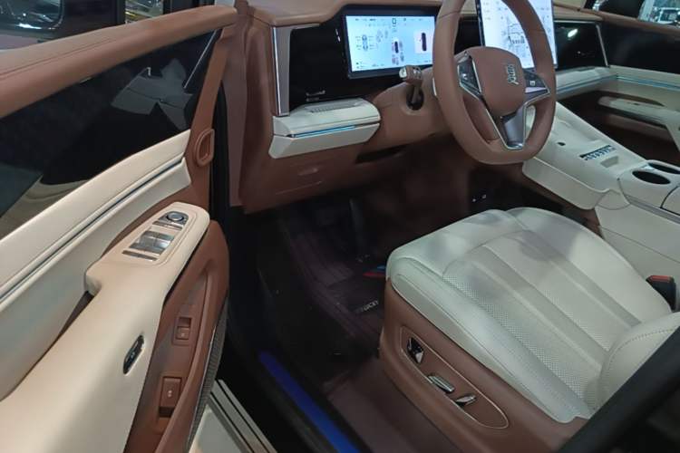 Used BYD Xia 2025 DM-i 1.5T 100km Supreme Edition Driver Seat