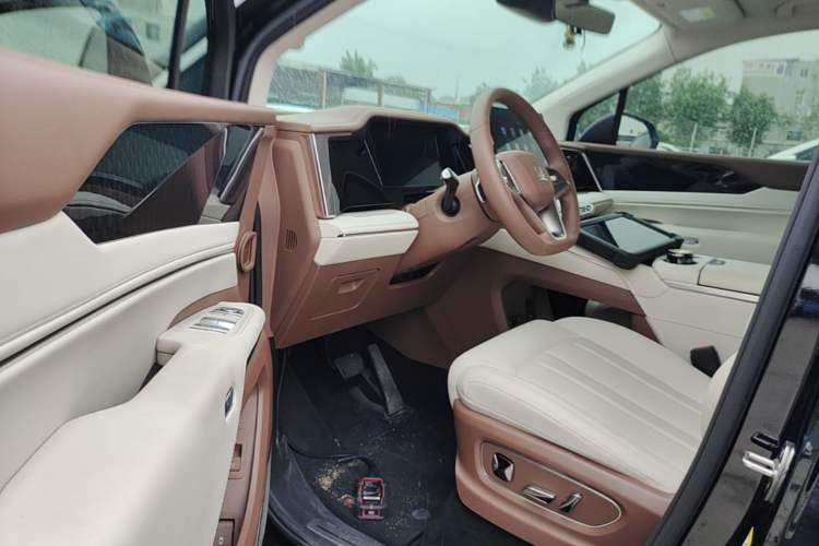 Used BYD Xia 2025 DM-i 1.5T 180km Beyond Edition Driver Seat