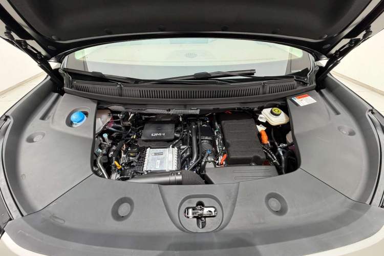 Used BYD Xia 2025 DM-i 1.5T 180km Beyond Edition Engine Bay