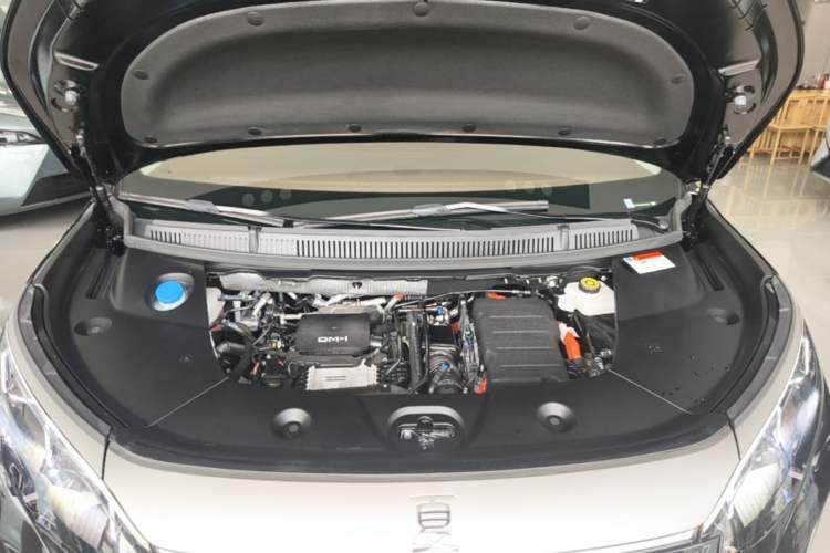 Used BYD Xia 2025 DM-i 1.5T 180km Beyond Edition Engine Bay