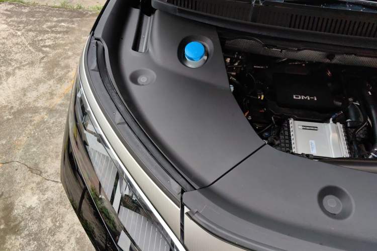 Used BYD Xia 2025 DM-i 1.5T 100km Supreme Edition Engine Bay Right