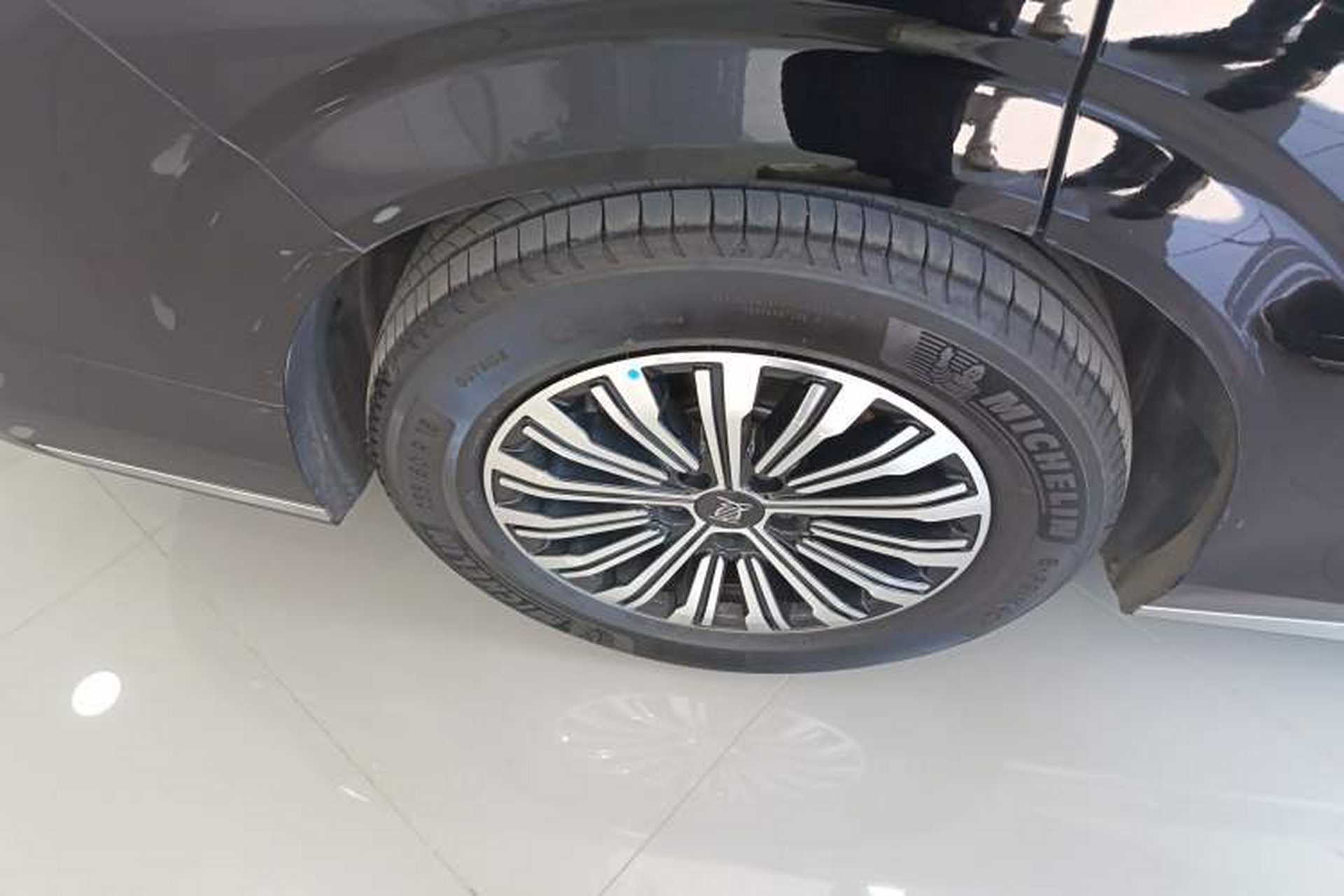 Used BYD Xia 2025 DM-i 1.5T 180km Excellence Model Exterior 5
