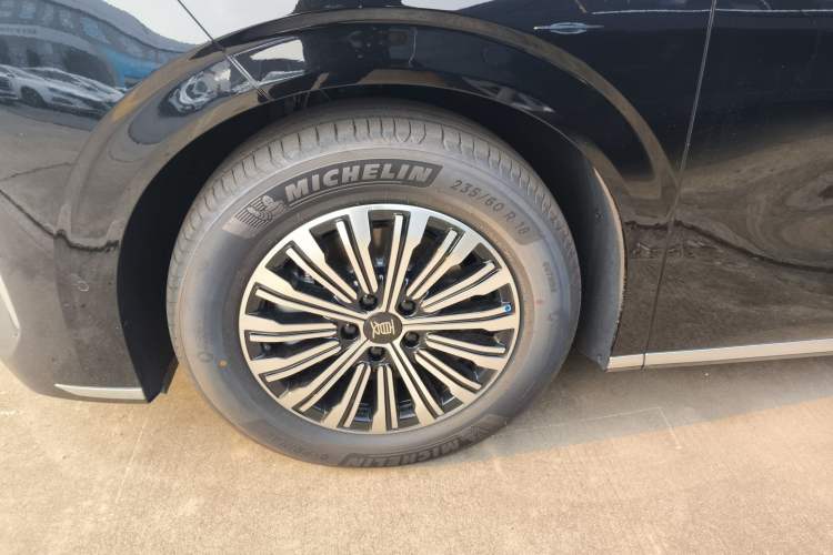 Used BYD Xia 2025 DM-i 1.5T 180km Beyond Edition Exterior 7