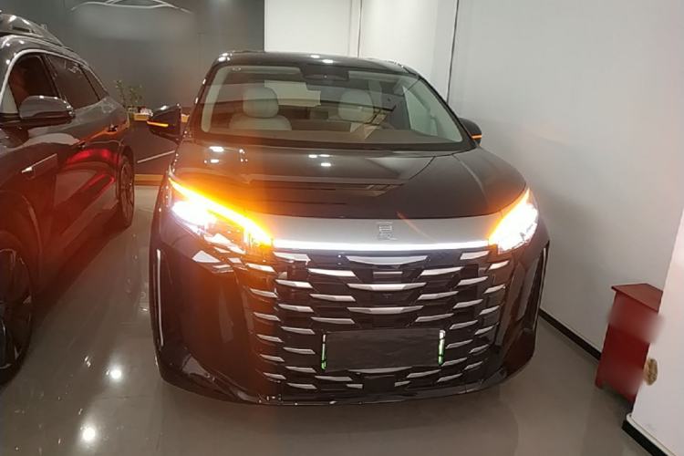 Used BYD Xia 2025 DM-i 1.5T 180km Beyond Edition Front