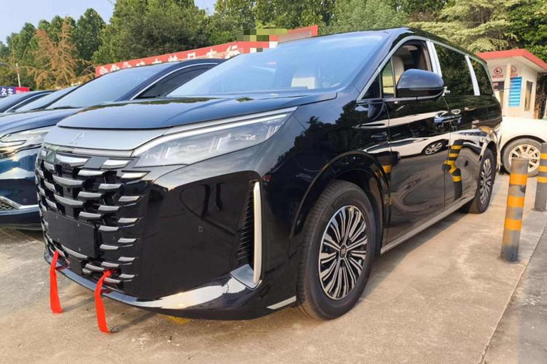 Used BYD Xia 2025 DM-i 1.5T 180km Beyond Edition Front Left 45 Deg