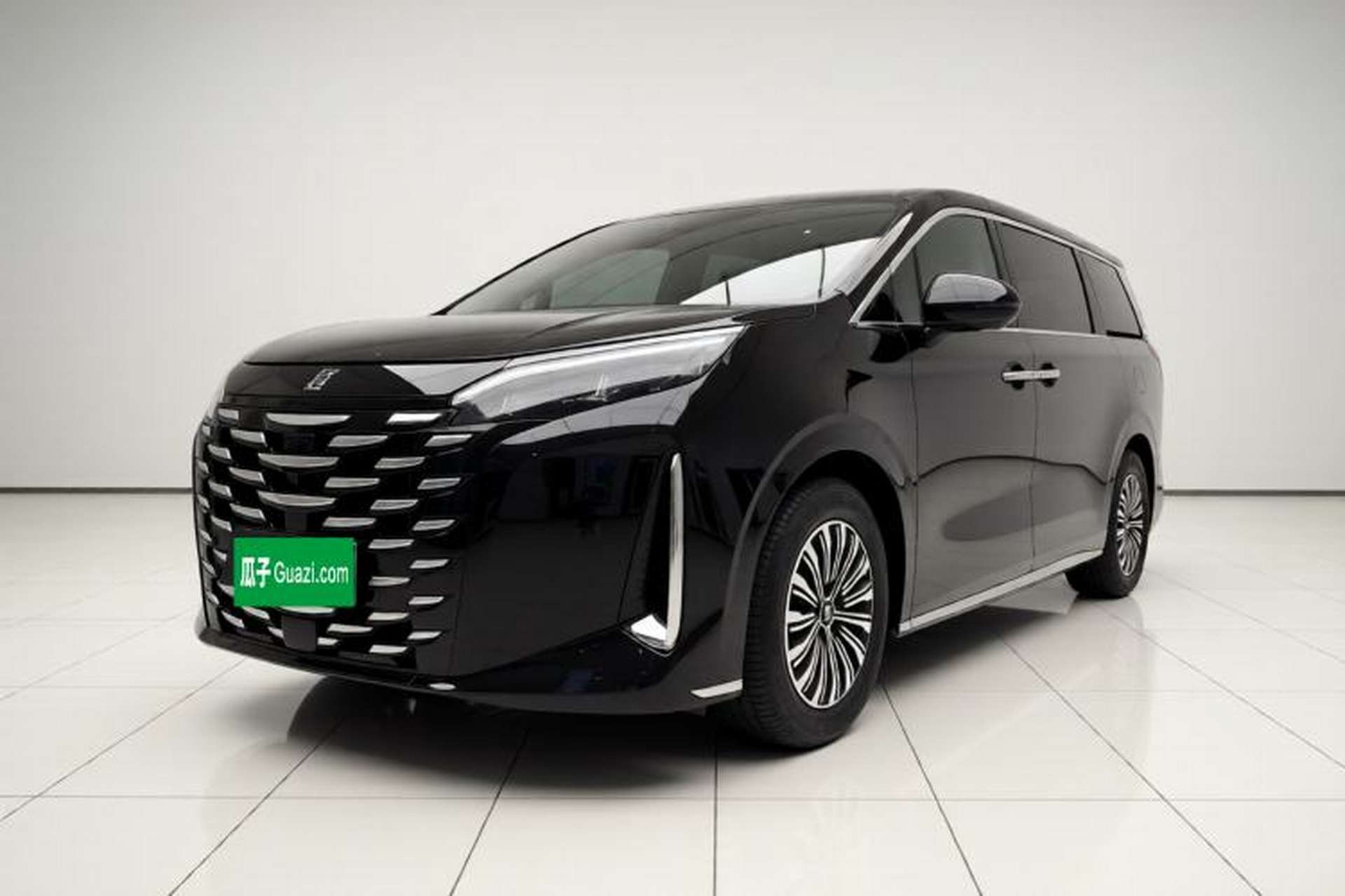 Used BYD Xia 2025 DM-i 1.5T 180km Beyond Edition Front Left 45 Deg