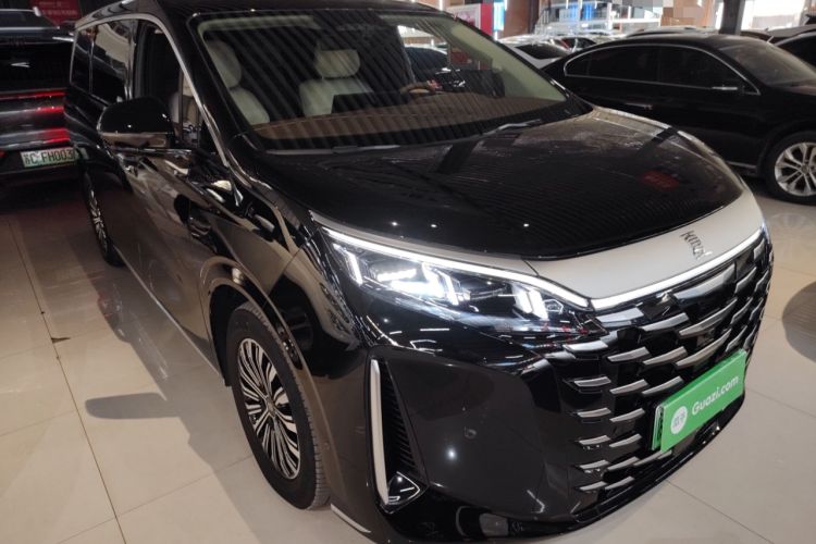 Used BYD Xia 2025 DM-i 1.5T 180km Excellence Model Front Right 45 Deg