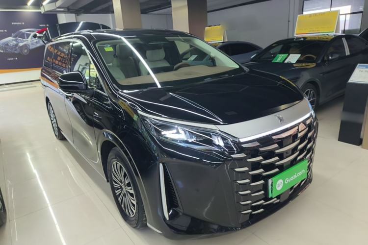 Used BYD Xia 2025 DM-i 1.5T 180km Beyond Edition Front Right 45 Deg