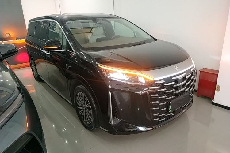 Used BYD Xia 2025 DM-i 1.5T 180km Beyond Edition Front Right 45 Deg