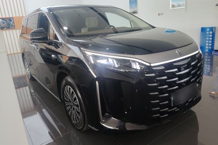Used BYD Xia 2025 DM-i 1.5T 180km Excellence Model Front Right 45 Deg