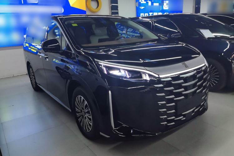 Used BYD Xia 2025 DM-i 1.5T 180km Beyond Edition Front Right 45 Deg