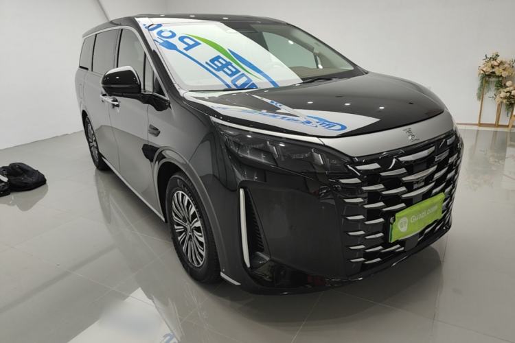 Used BYD Xia 2025 DM-i 1.5T 180km Excellence Model Front Right 45 Deg