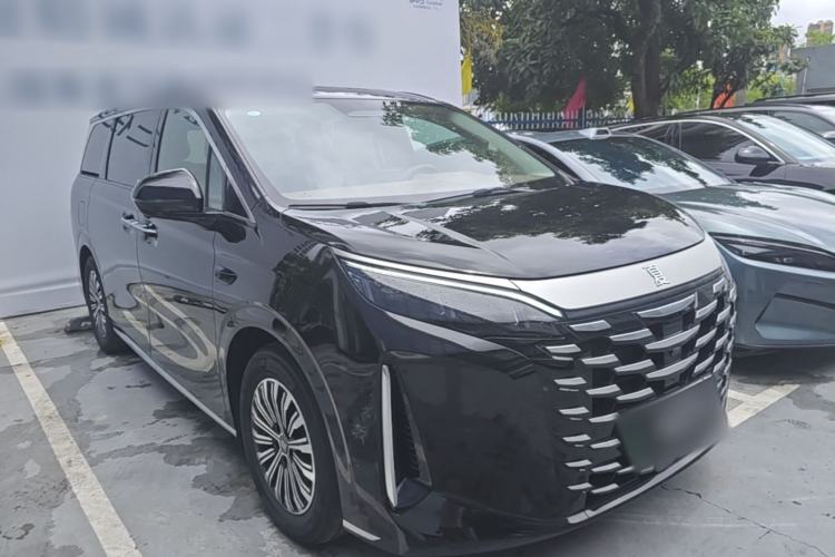 Used BYD Xia 2025 DM-i 1.5T 180km Beyond Edition Front Right 45 Deg