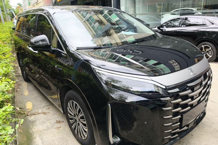 Used BYD Xia 2025 DM-i 1.5T 180km Excellence Model Front Right 45 Deg