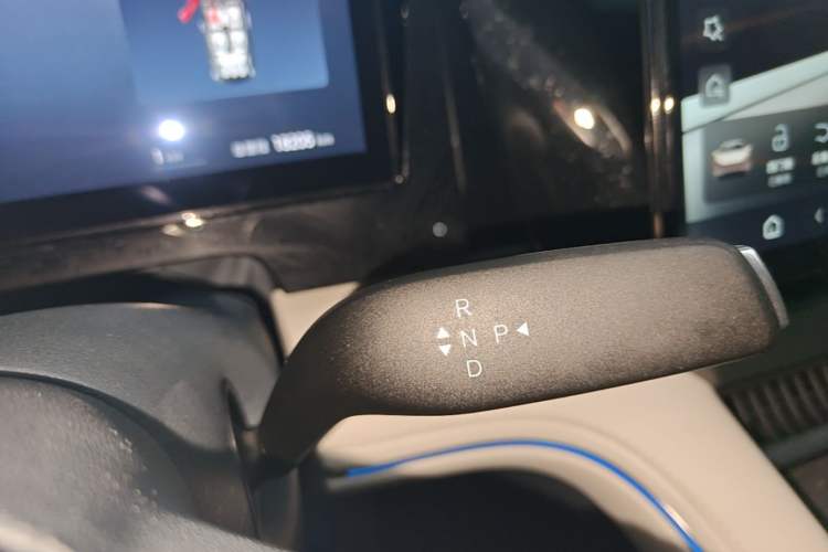 Used BYD Xia 2025 DM-i 1.5T 180km Beyond Edition Gear Lever