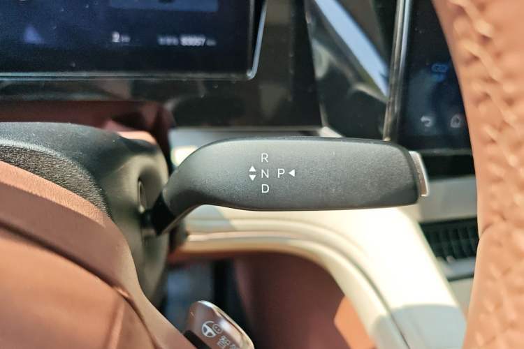 Used BYD Xia 2025 DM-i 1.5T 180km Excellence Model Gear Lever