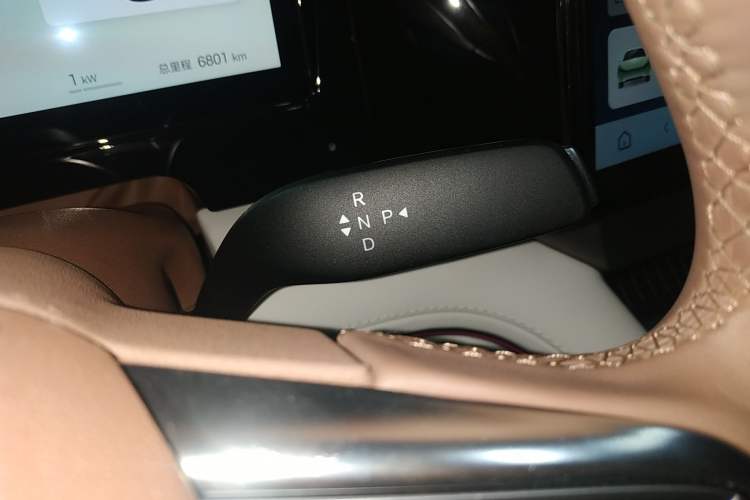 Used BYD Xia 2025 DM-i 1.5T 180km Beyond Edition Gear Lever