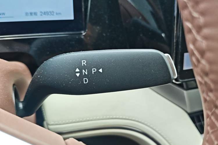 Used BYD Xia 2025 DM-i 1.5T 180km Excellence Model Gear Lever