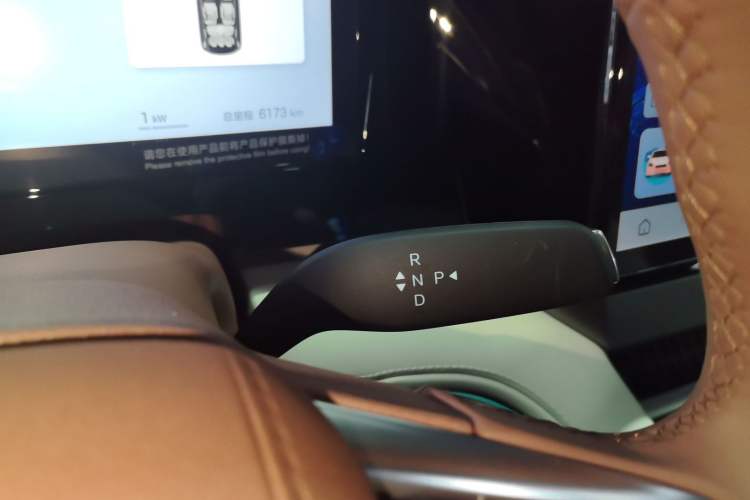 Used BYD Xia 2025 DM-i 1.5T 180km Beyond Edition Gear Lever