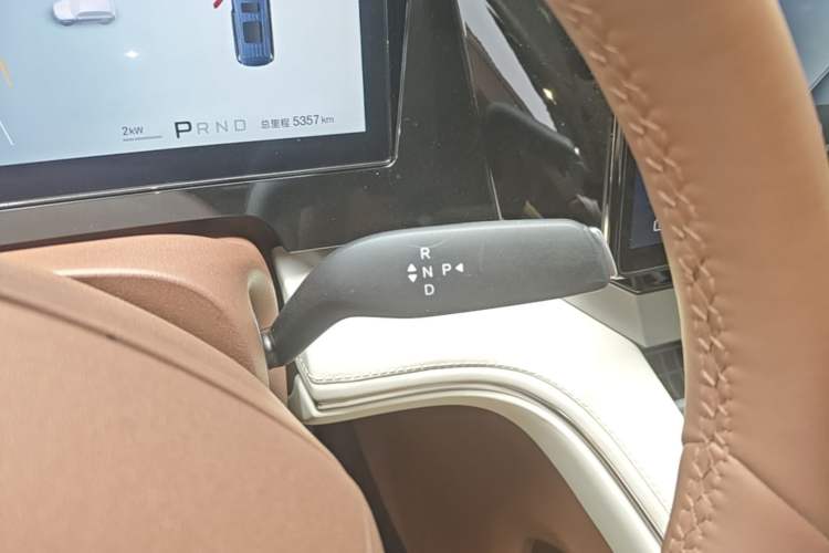 Used BYD Xia 2025 DM-i 1.5T 180km Beyond Edition Gear Lever