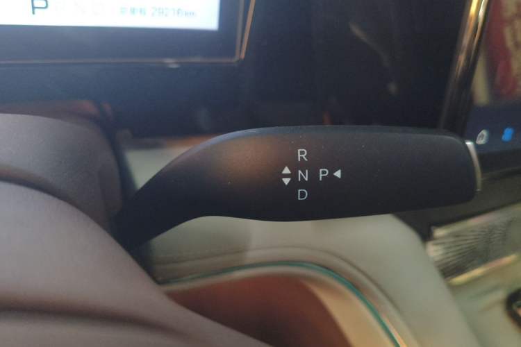 Used BYD Xia 2025 DM-i 1.5T 180km Excellence Model Gear Lever