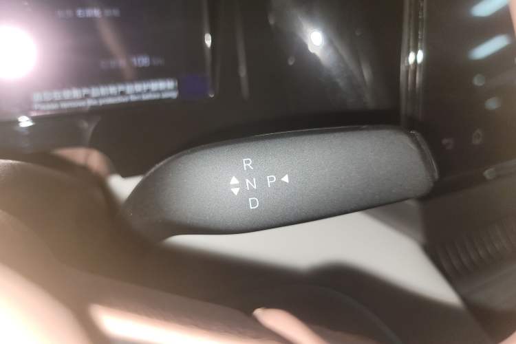 Used BYD Xia 2025 DM-i 1.5T 180km Beyond Edition Gear Lever
