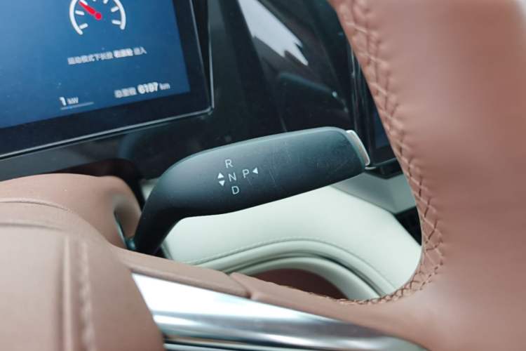 Used BYD Xia 2025 DM-i 1.5T 180km Beyond Edition Gear Lever
