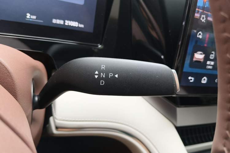 Used BYD Xia 2025 DM-i 1.5T 180km Excellence Model Gear Lever