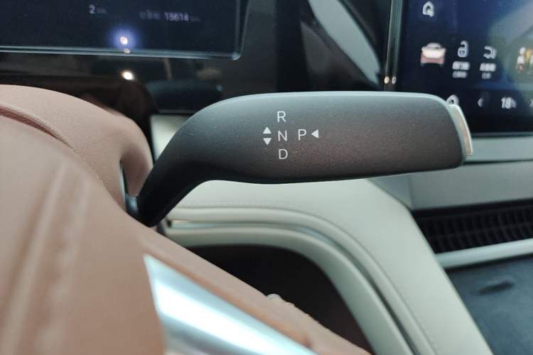 Used BYD Xia 2025 DM-i 1.5T 180km Beyond Edition Gear Lever