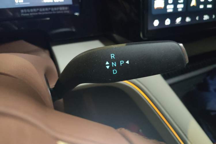 Used BYD Xia 2025 DM-i 1.5T 180km Beyond Edition Gear Lever