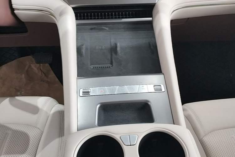 Used BYD Xia 2025 DM-i 1.5T 180km Excellence Model Gear Lever