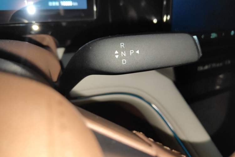 Used BYD Xia 2025 DM-i 1.5T 100km Supreme Edition Gear Lever