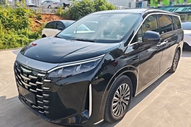 Ojetý BYD Xia 2025 DM-i 1.5T 180km Excellence Model