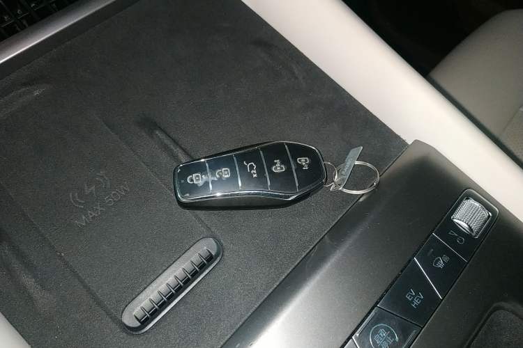 Used BYD Xia 2025 DM-i 1.5T 180km Beyond Edition Interior 1