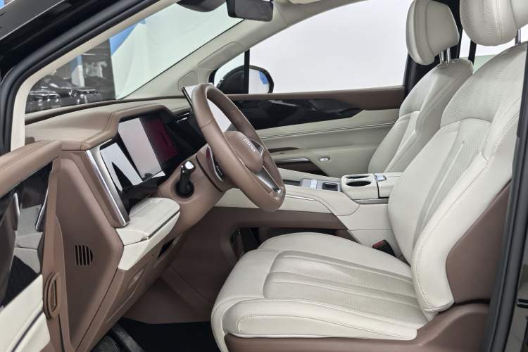 Used BYD Xia 2025 DM-i 1.5T 180km Excellence Model Interior 1