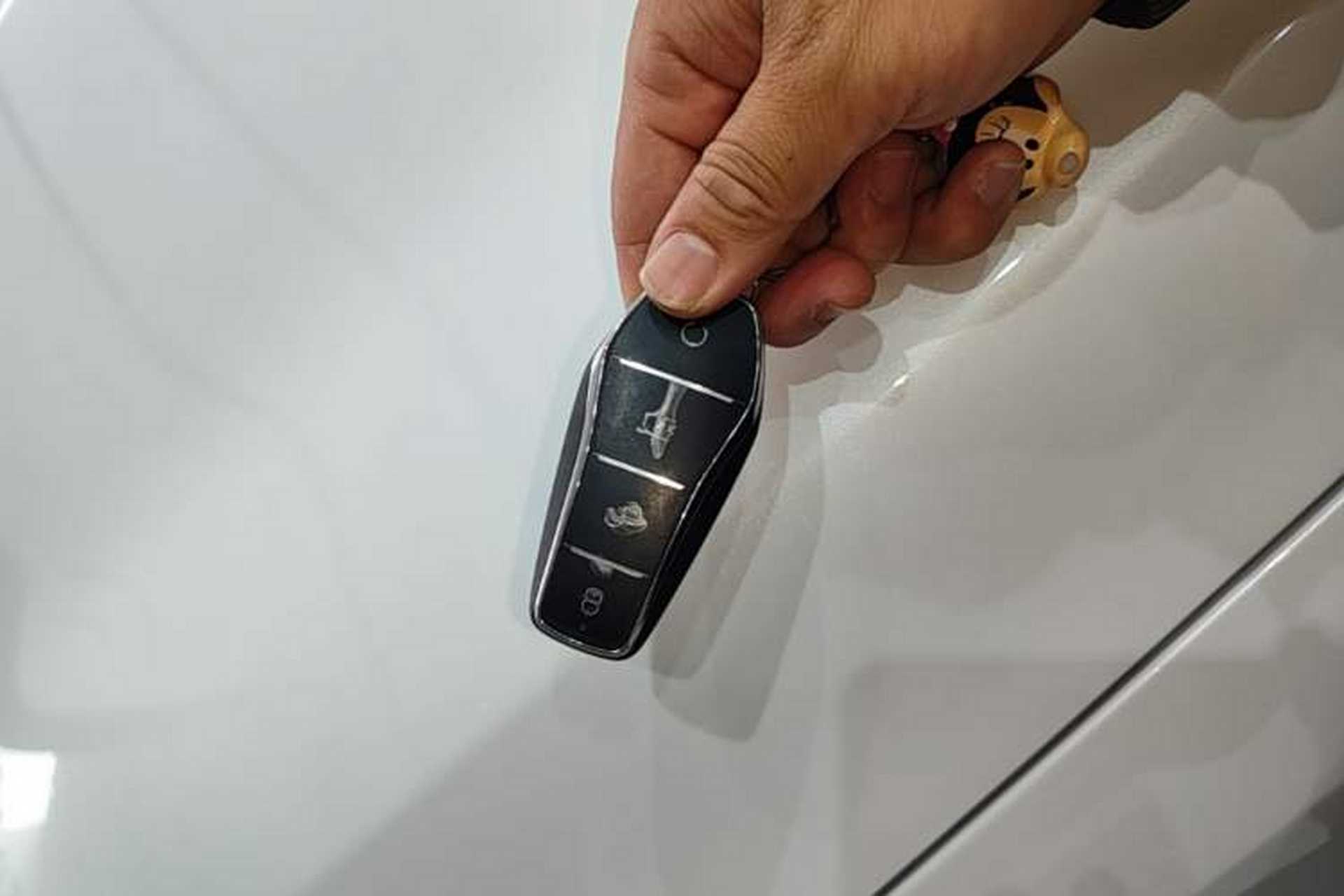 Used BYD Xia 2025 DM-i 1.5T 180km Beyond Edition Interior 1