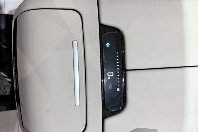 Used BYD Xia 2025 DM-i 1.5T 180km Beyond Edition Interior 1
