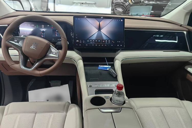 Used BYD Xia 2025 DM-i 1.5T 180km Beyond Edition Interior 1