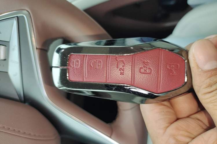 Used BYD Xia 2025 DM-i 1.5T 180km Beyond Edition Interior 1
