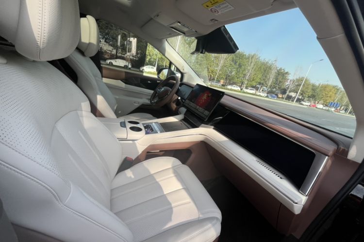 Used BYD Xia 2025 DM-i 1.5T 180km Excellence Model Interior 11
