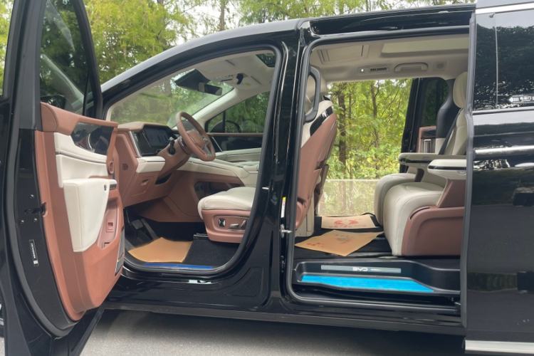 Used BYD Xia 2025 DM-i 1.5T 180km Excellence Model Interior 11
