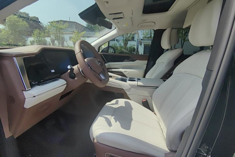 Used BYD Xia 2025 DM-i 1.5T 180km Excellence Model Interior 11