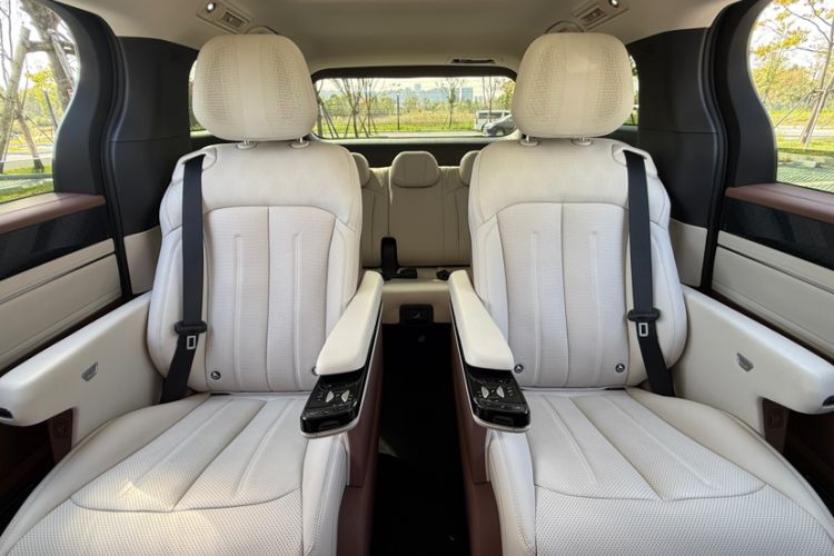 Used BYD Xia 2025 DM-i 1.5T 180km Excellence Model Interior 11