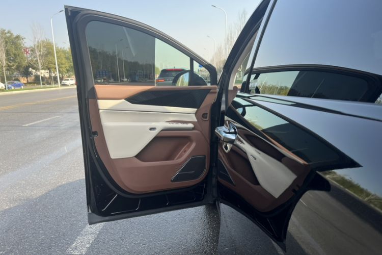 Used BYD Xia 2025 DM-i 1.5T 180km Excellence Model Interior 12