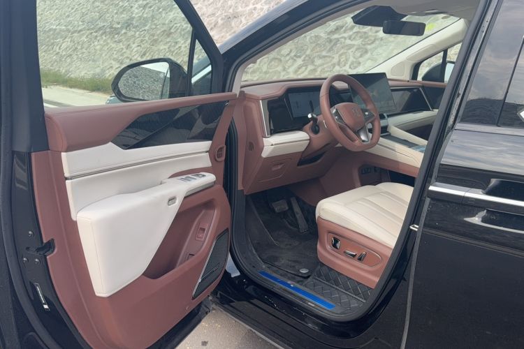 Used BYD Xia 2025 DM-i 1.5T 180km Excellence Model Interior 2