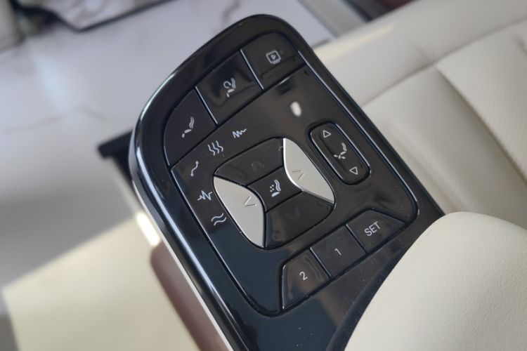 Used BYD Xia 2025 DM-i 1.5T 180km Excellence Model Interior 2