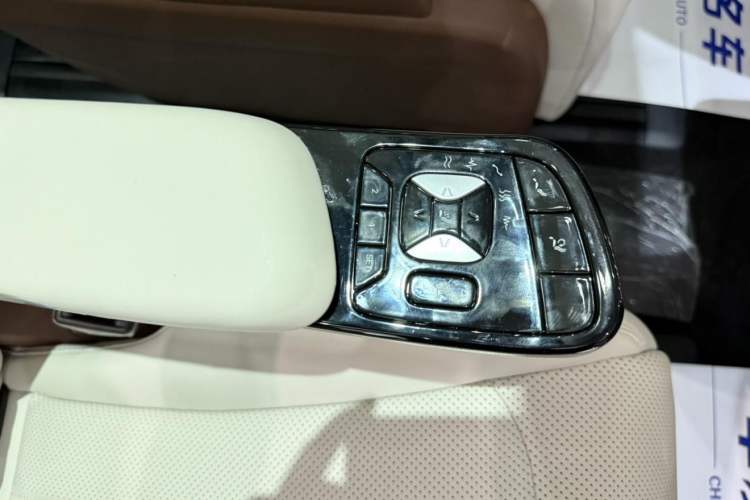 Used BYD Xia 2025 DM-i 1.5T 180km Beyond Edition Interior 2