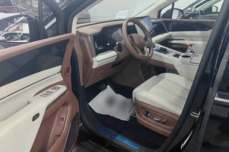 Used BYD Xia 2025 DM-i 1.5T 180km Beyond Edition Interior 2