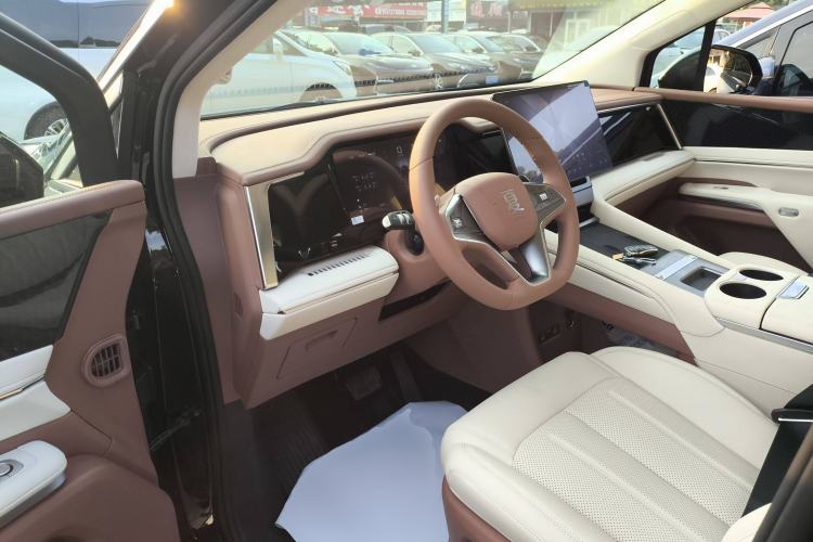 Used BYD Xia 2025 DM-i 1.5T 180km Beyond Edition Interior 3